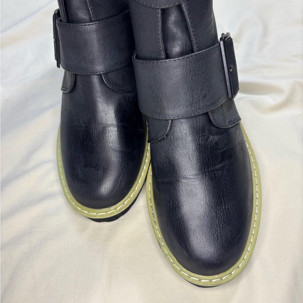 Stylish Black Ankle Boots with Green Accent